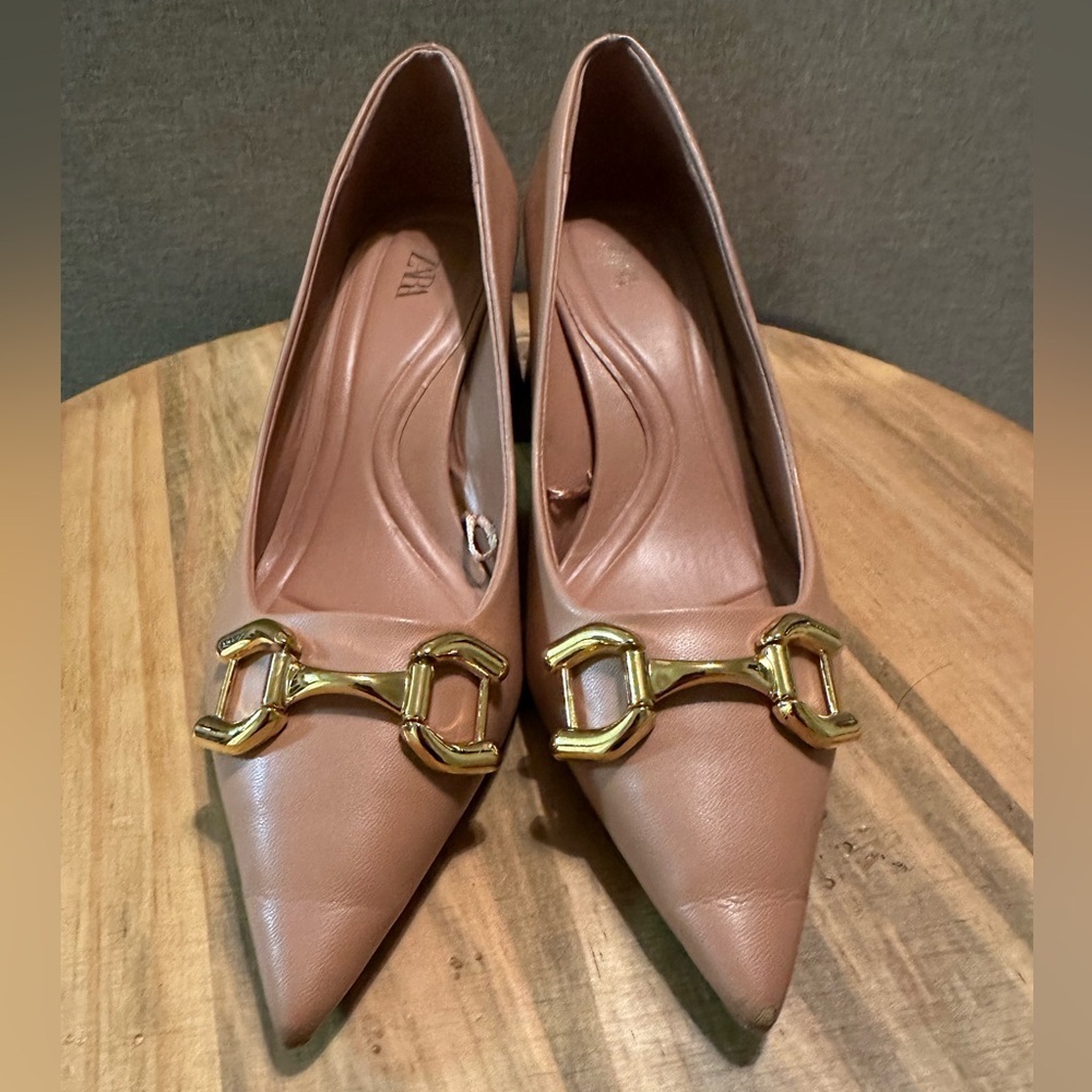 Zara Gold Horsebit Chunky Pointed Toe Heels Nude Size 39/US8 - Picture 6 of 10